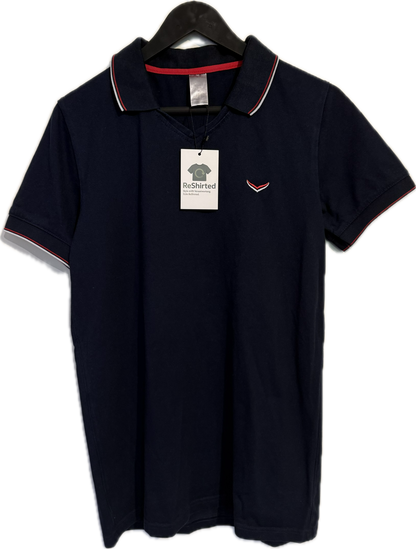 Trigema Polohemd – Dunkelblau mit Rot/Weiß | Größe M | Herren Kurzarm | 100 % Baumwolle