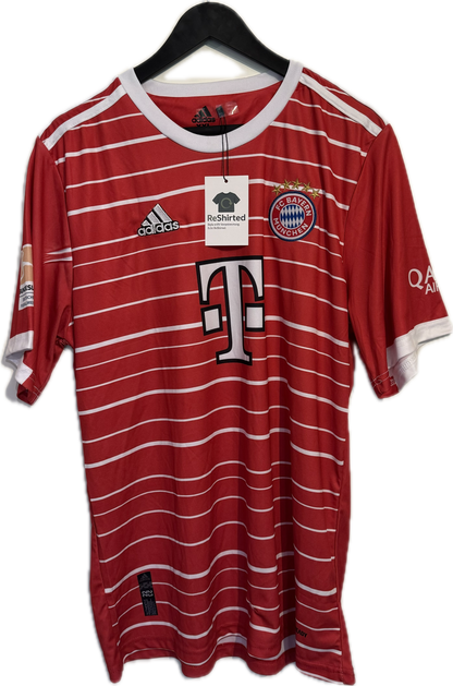 adidas FC Bayern München Heimtrikot 2022/23 – Rot / Weiß | Größe XL | Herren Slim Fit | Polyester (Climalite)