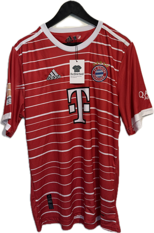 adidas FC Bayern München Heimtrikot 2022/23 – Rot / Weiß | Größe XL | Herren Slim Fit | Polyester (Climalite)